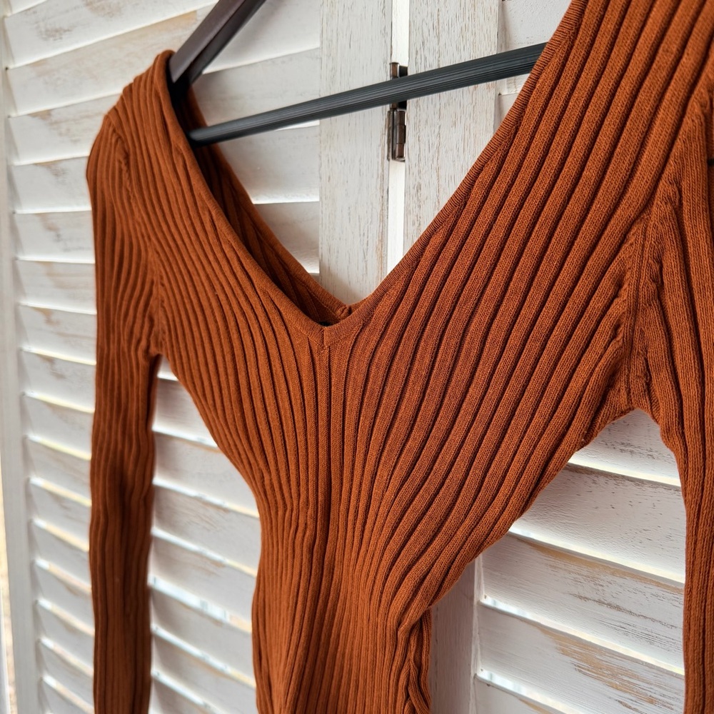 Bella Edge | Ribbed Double V-Neck Bodysuit Top - Picture 6 of 9